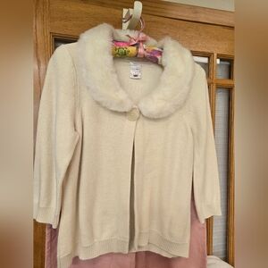 Elegant Old Navy Cream Sweater with Faux Fur Collar